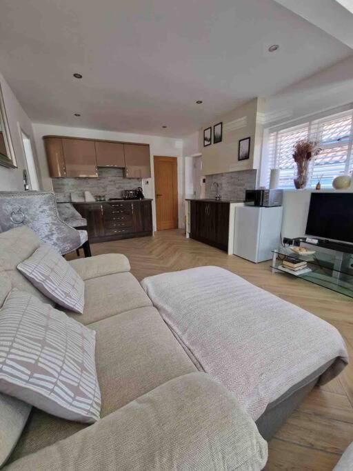 Lovely Studio Annex In Lilliput Poole Esterno foto